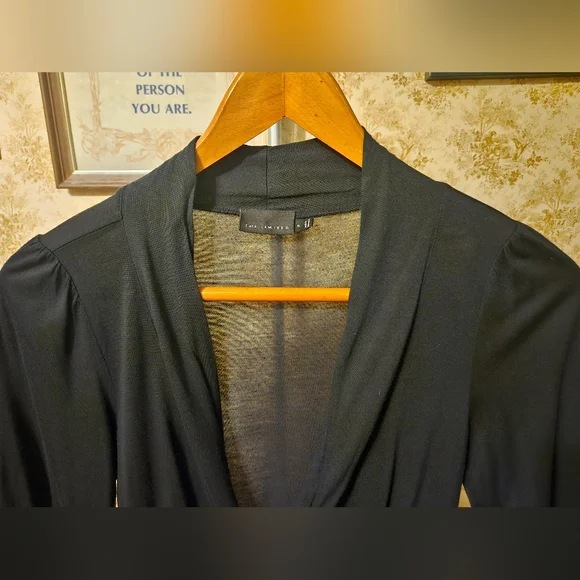 The Limited Small black 1/2 sleeve top - Picture 2 of 7